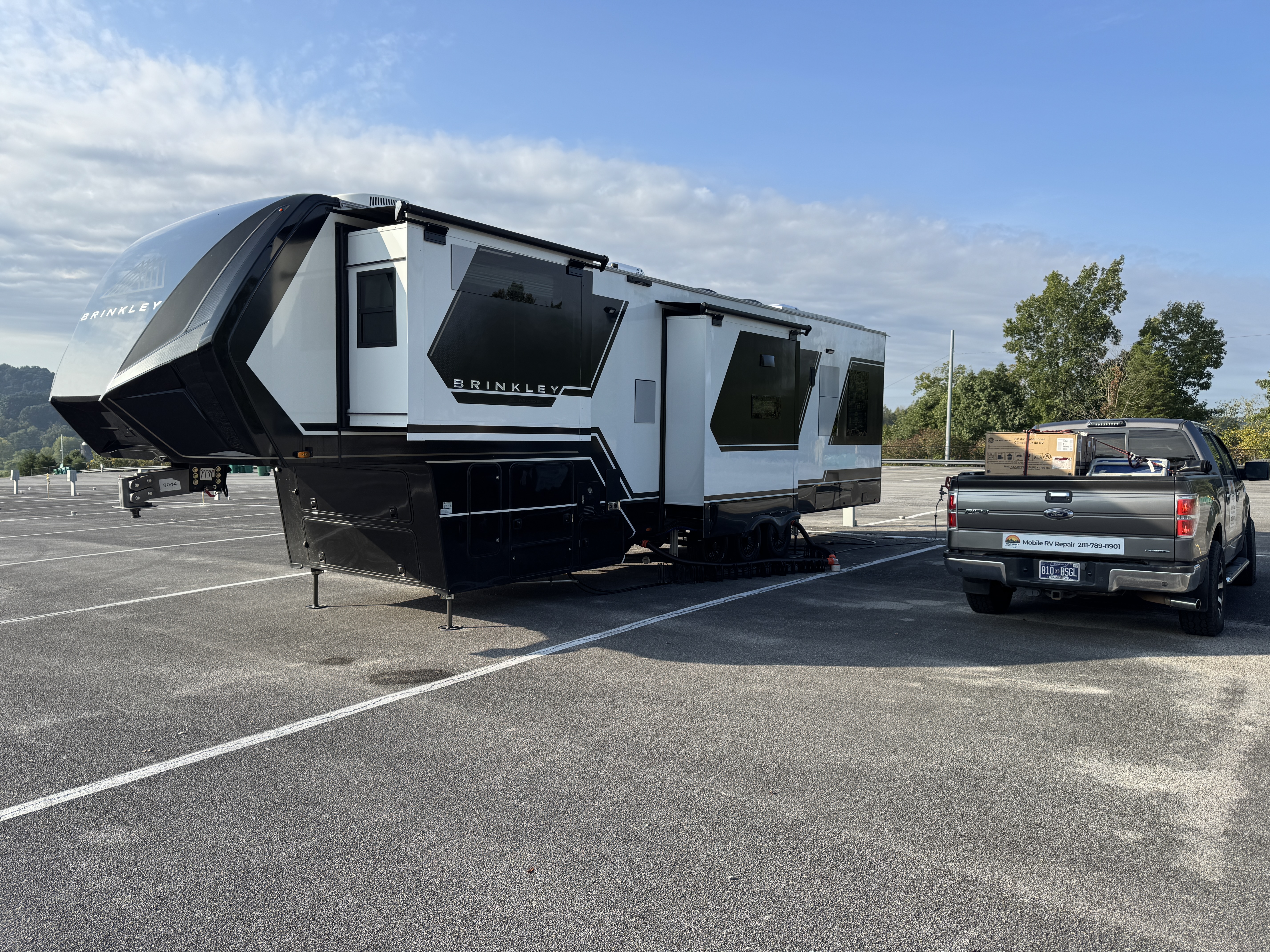 Air conditioner repair photo 1 on Brinkley fifth wheel in Bristol, Tennessee
