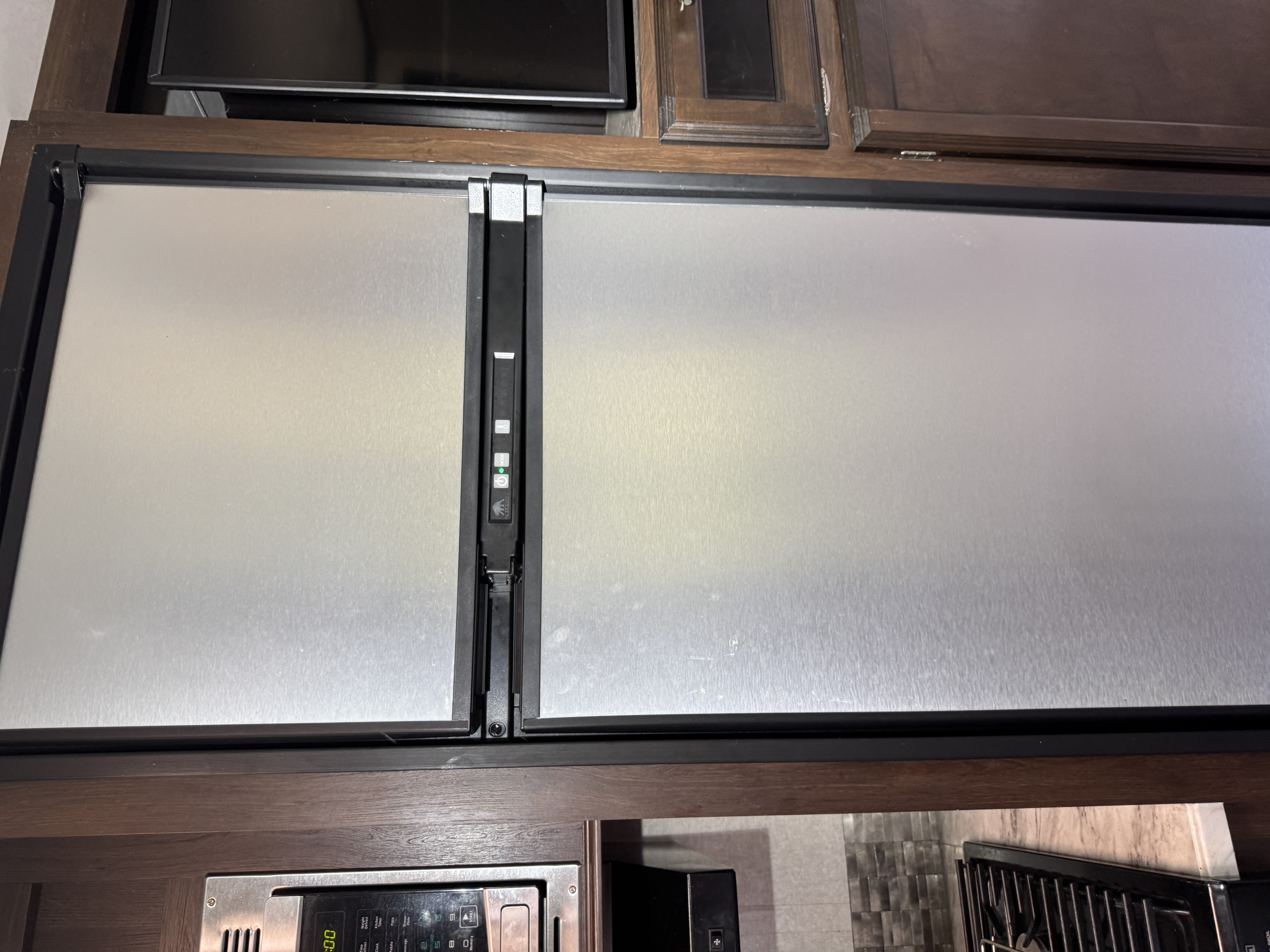 Refrigerator repair photo 2 on Travel Trailer in Bristol, Tennessee