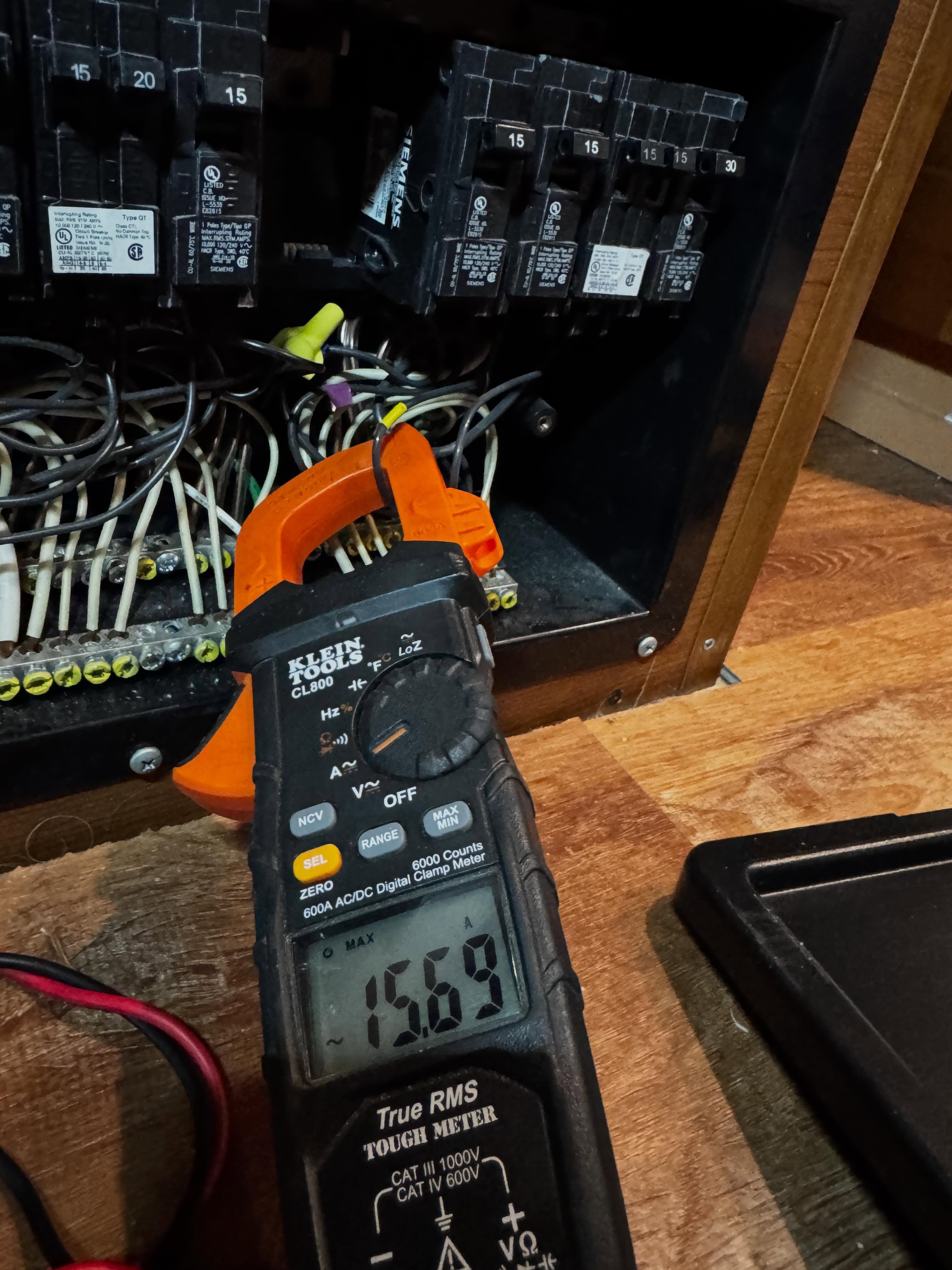 Electrical repair photo 3 on Motorhome in Blountville, Tennessee