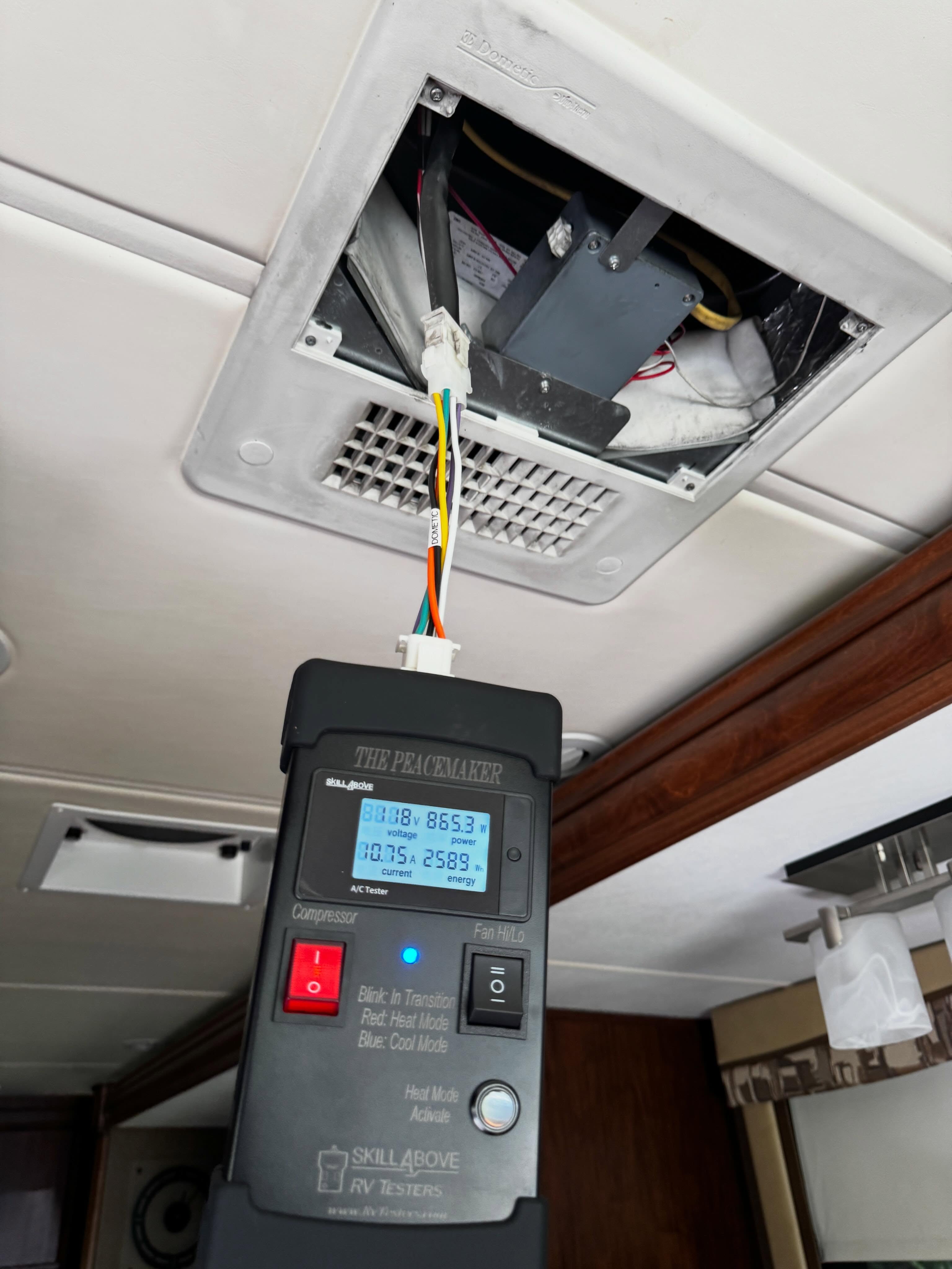 Air conditioner repair photo 1 on Motorhome in Jonesborough, Tennessee
