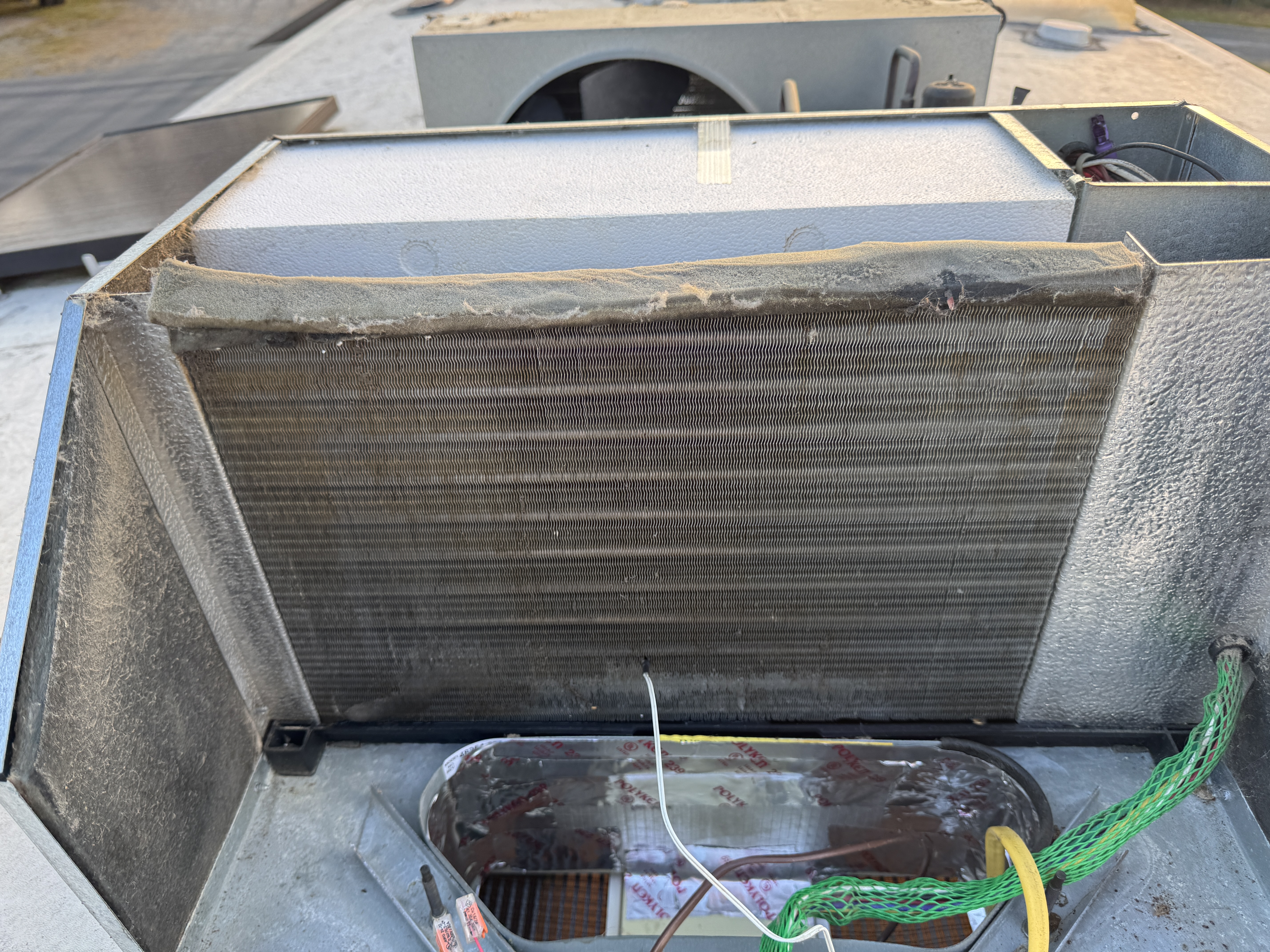 Air conditioner repair photo 10 on 2021 Vengeance Rogue toy hauler — Coleman Mach 15, part #48254-666 in Bristol, Tennessee