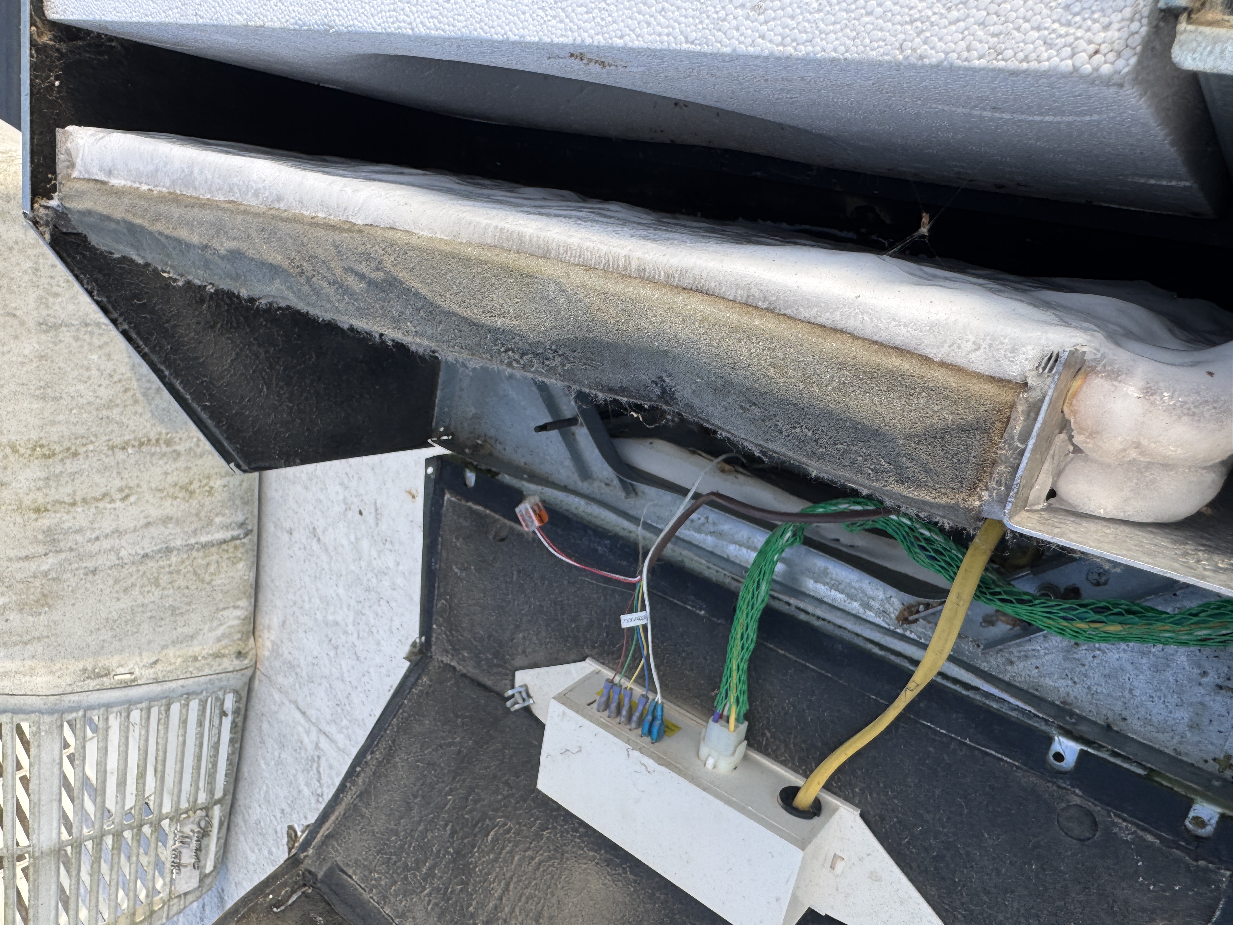 Air conditioner repair photo 3 on 2021 Vengeance Rogue toy hauler — Coleman Mach 15, part #48254-666 in Bristol, Tennessee