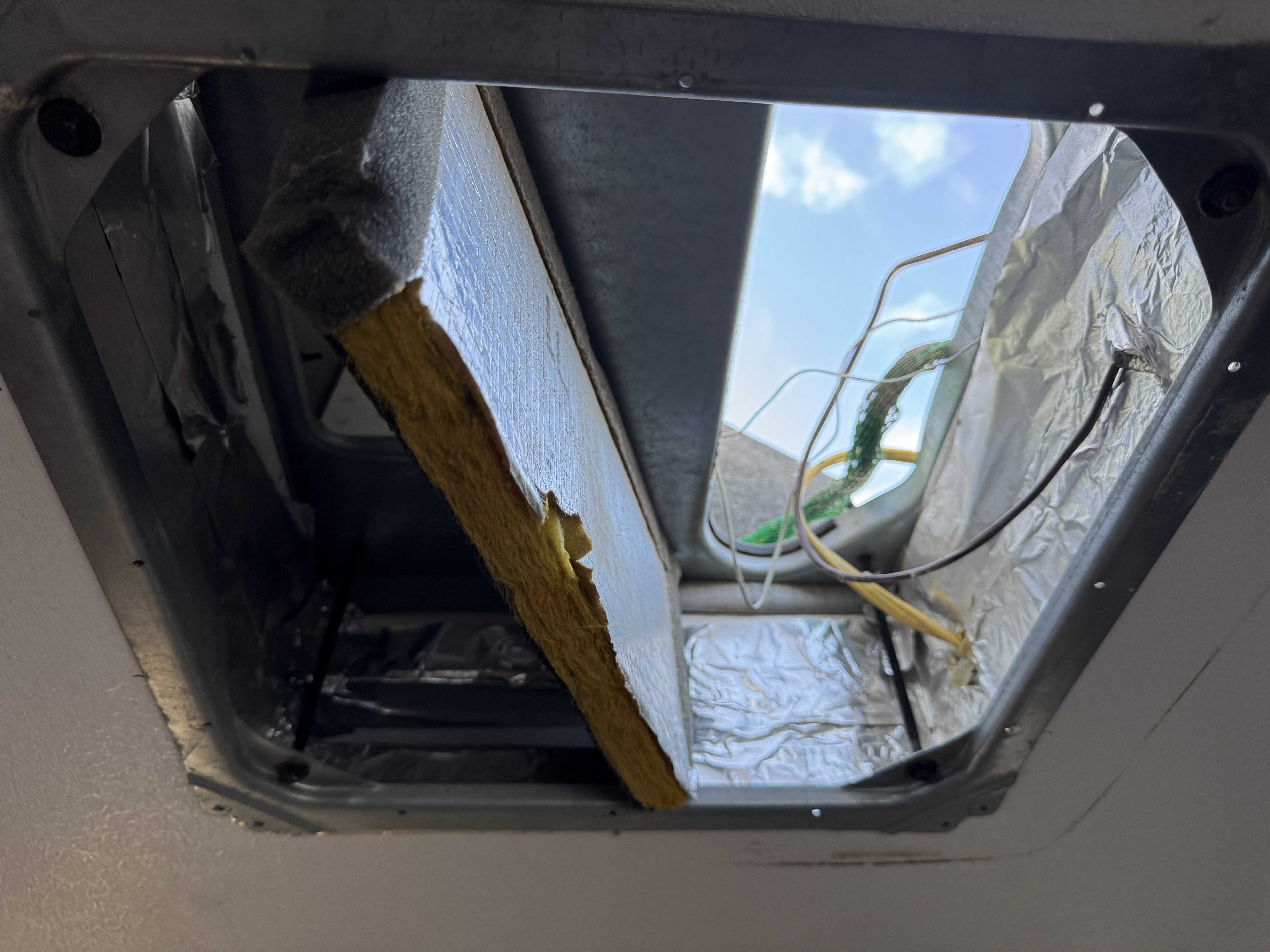 Air conditioner repair photo 5 on 2021 Vengeance Rogue toy hauler — Coleman Mach 15, part #48254-666 in Bristol, Tennessee