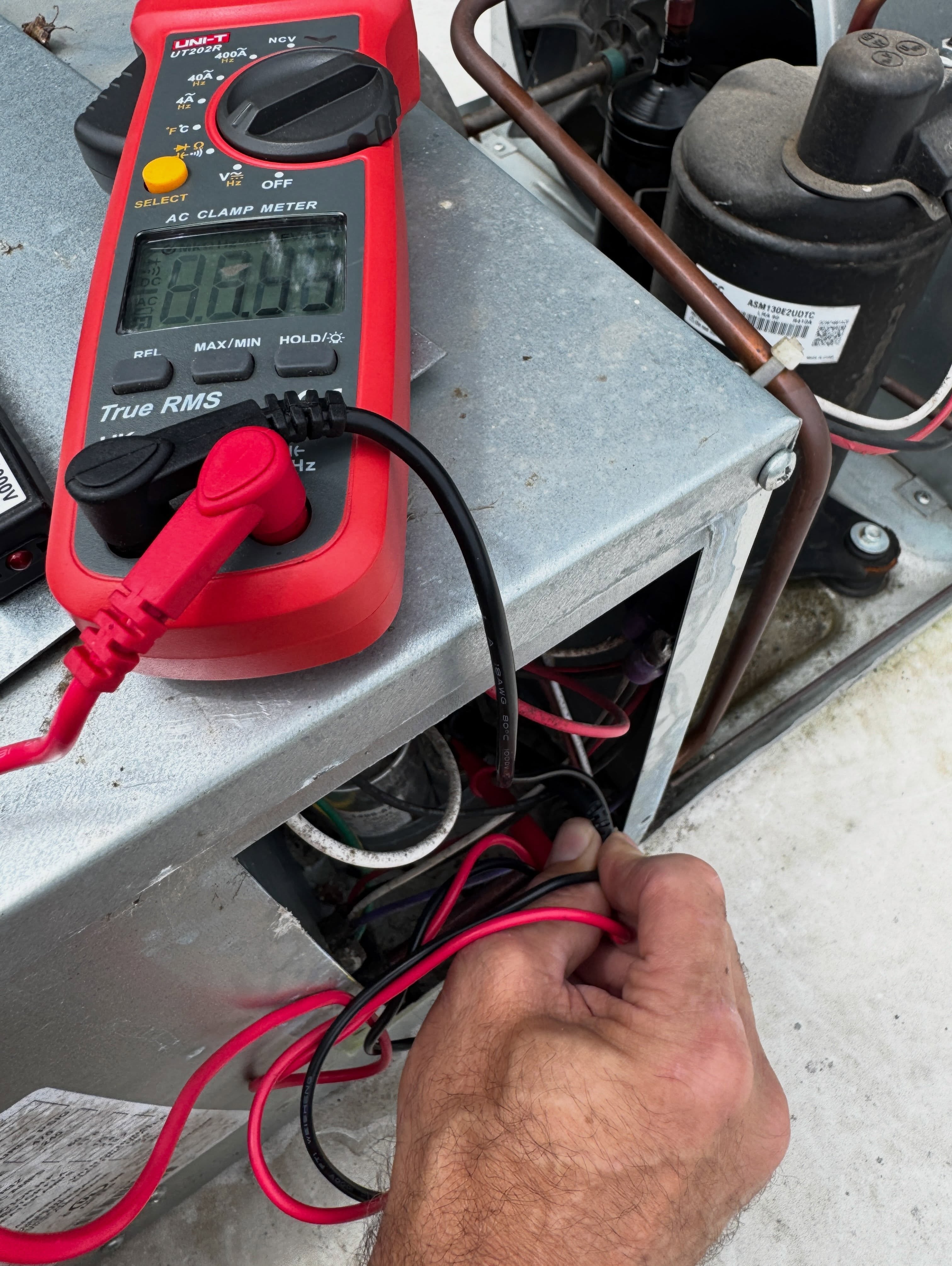Air conditioner repair photo 2 on RV in Kingsport, Tennessee