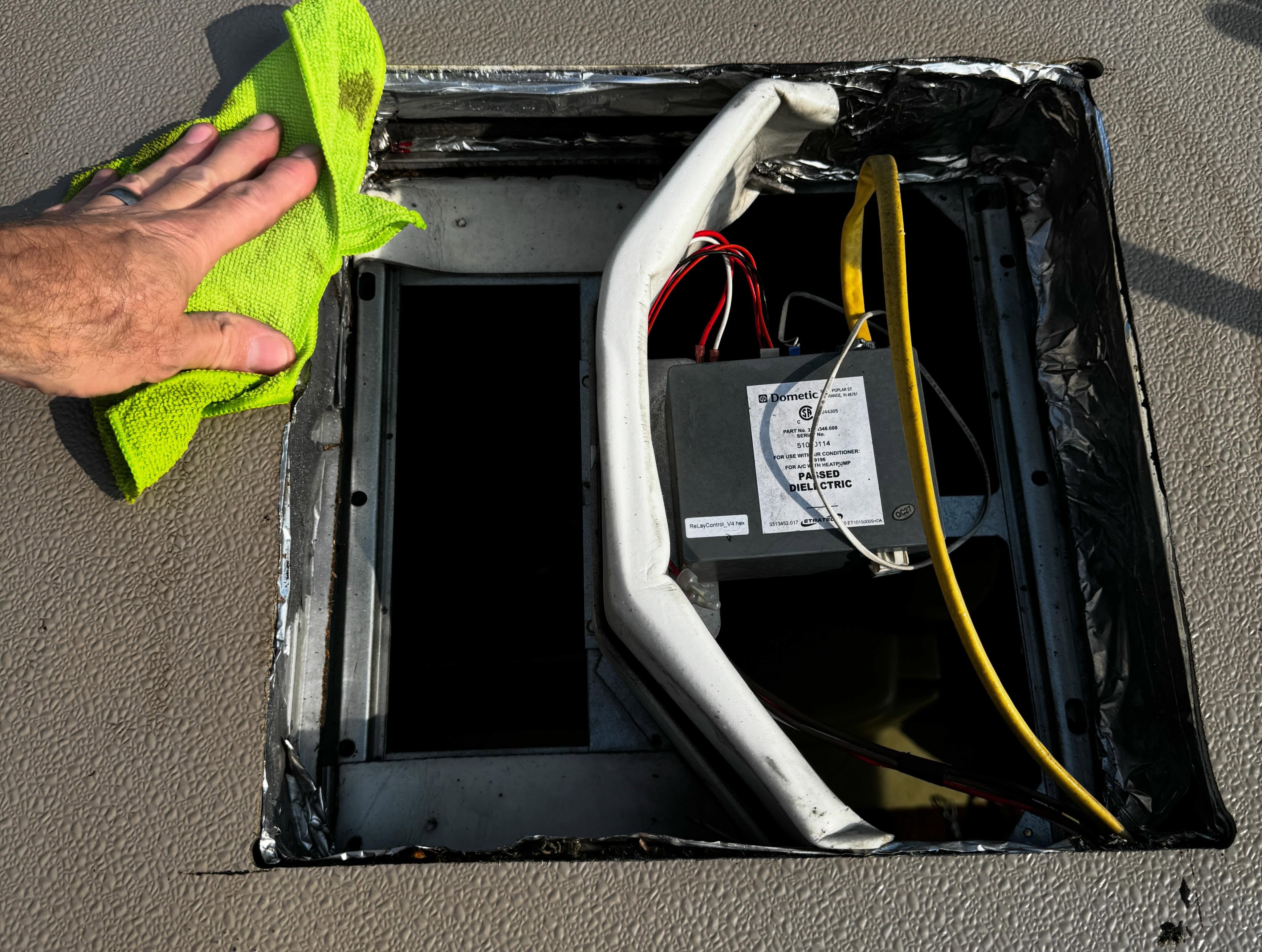 Air conditioner repair photo 4 on Motorhome in Jonesborough, Tennessee